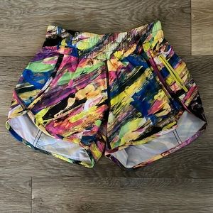 lululemon Hotty Hot Shorts • Size 4 • EUC